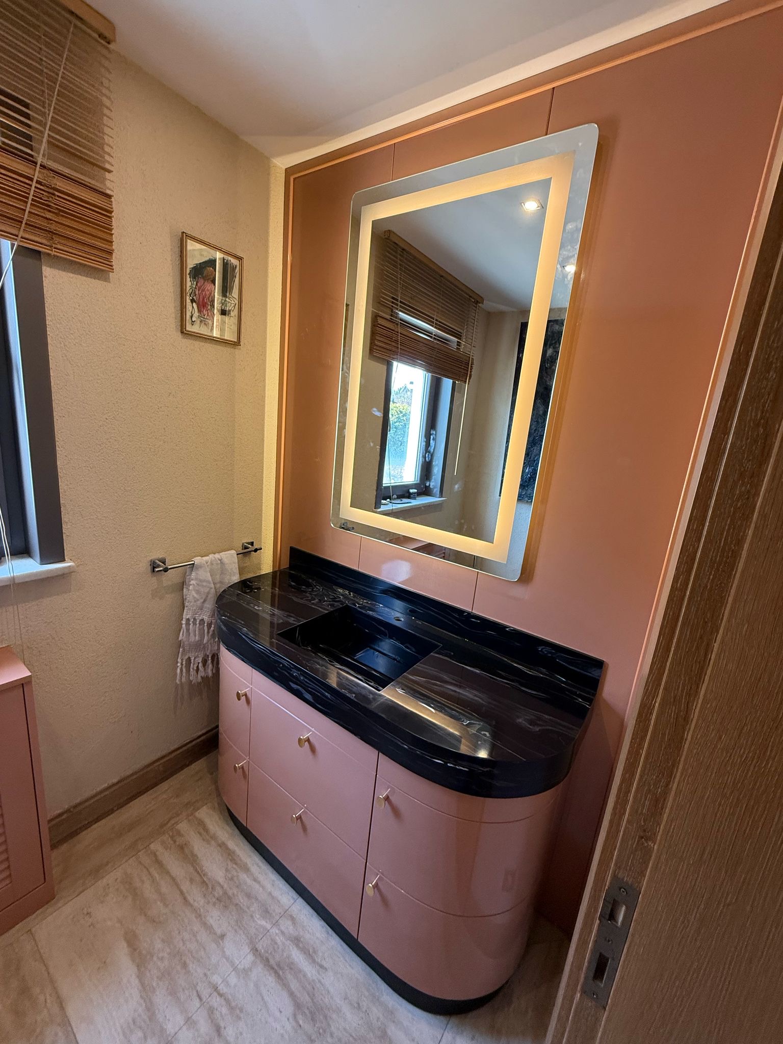 Modern Banyo Dolabı Tasarımı: Şık ve Kullanışlı Çözümler